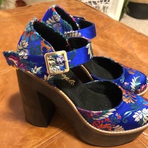 Starlet free people platform clogs.
